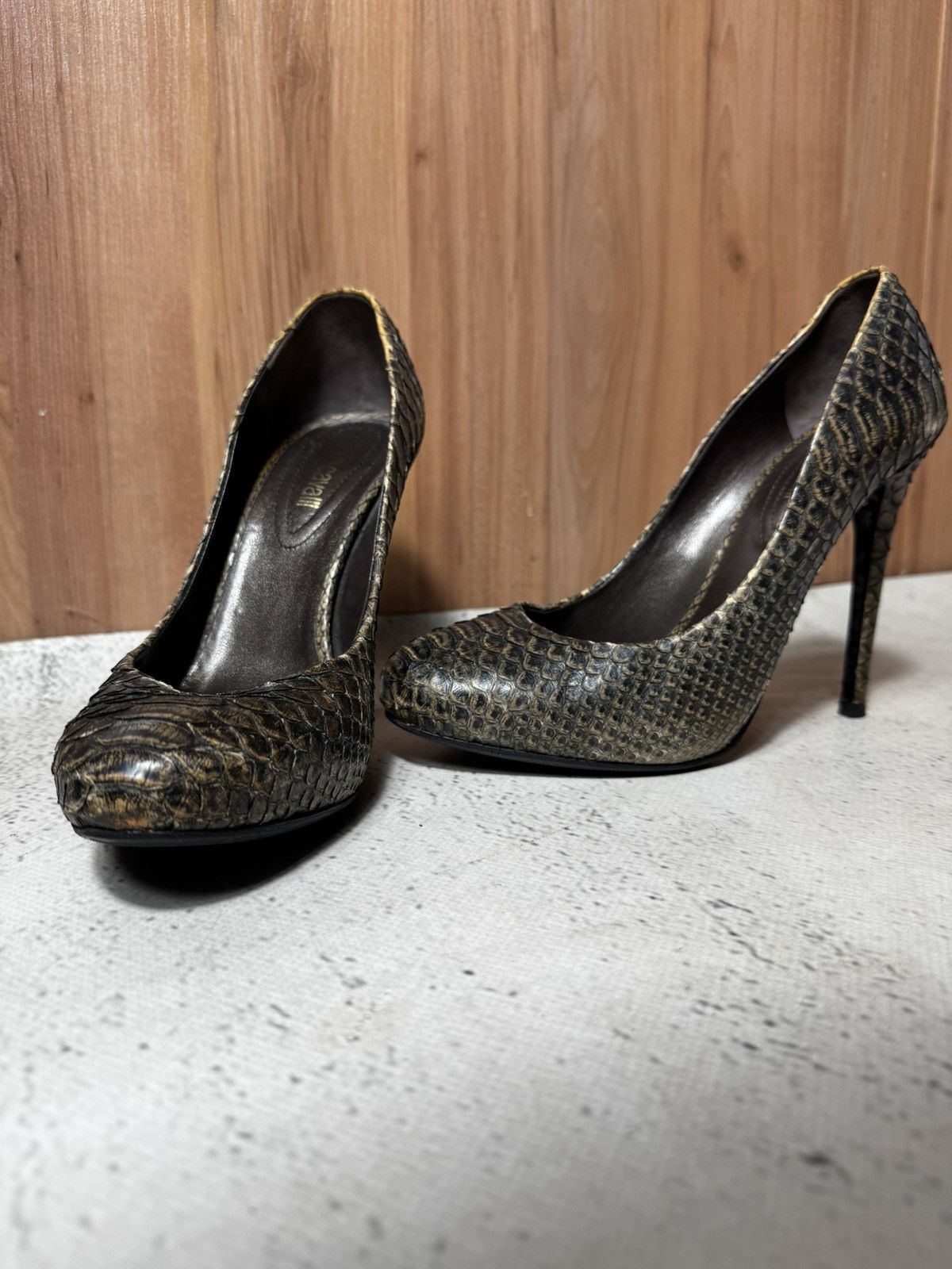 Roberto Cavalli Glamorous roberto cavalli heels in signature snake colorway Size US 8 / IT 38 - 1 Thumbnail