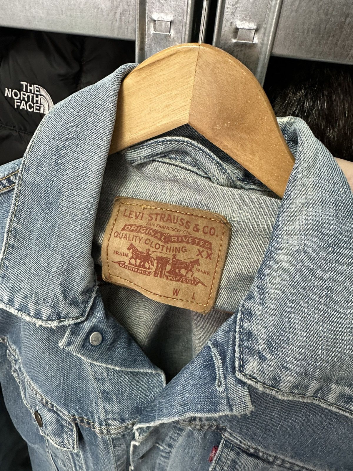 Levi's Vintage Clothing Vintage Levi’s Denim Jacket Washed Blue Trucker 90s Hype Size US XL / EU 56 / 4 - 7 Thumbnail