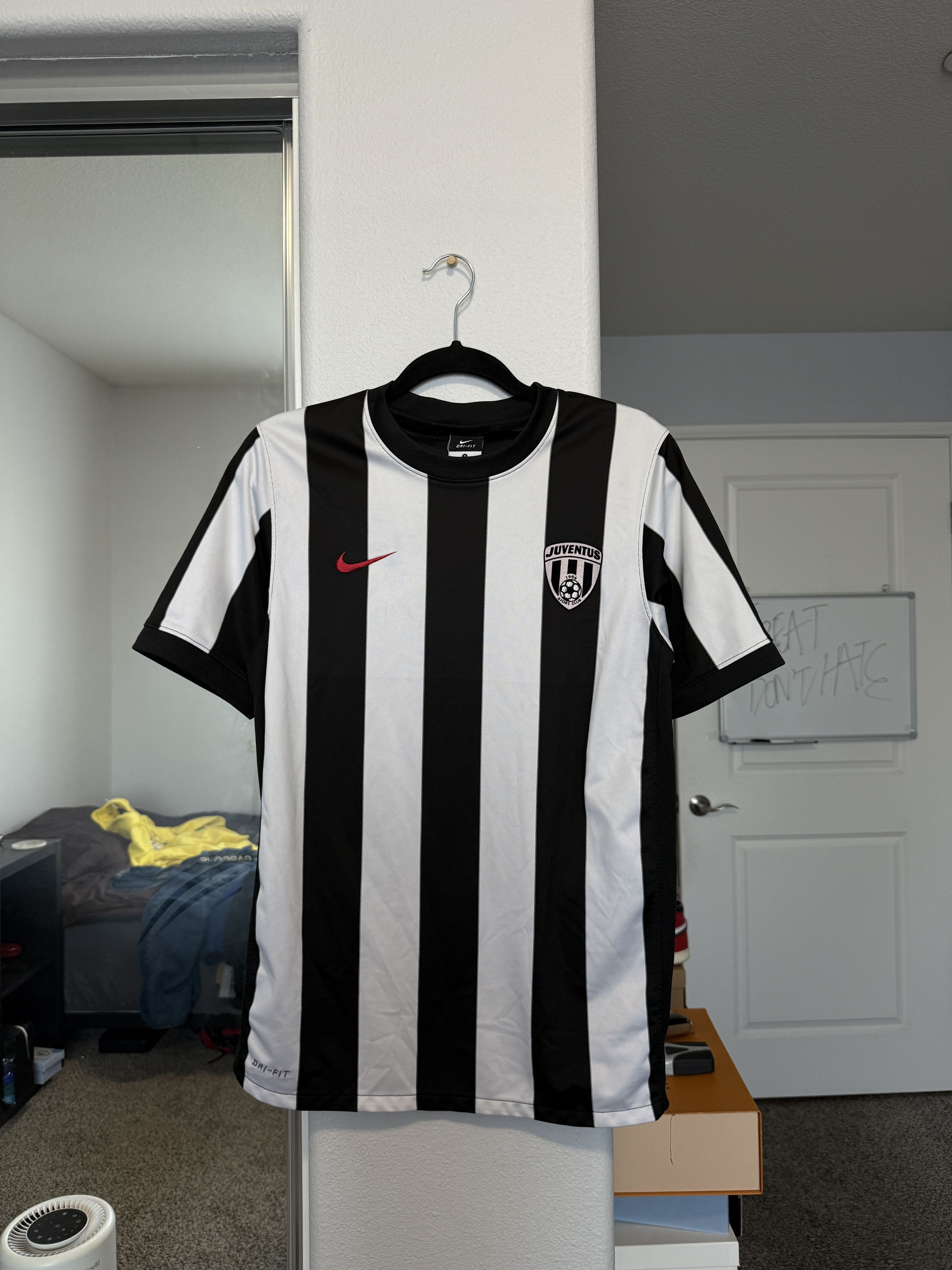 Nike JUVENTUS NIKE DRI FIT STRIPE JERSEY SZ SM Size US S / EU 44-46 / 1 - 1 Thumbnail