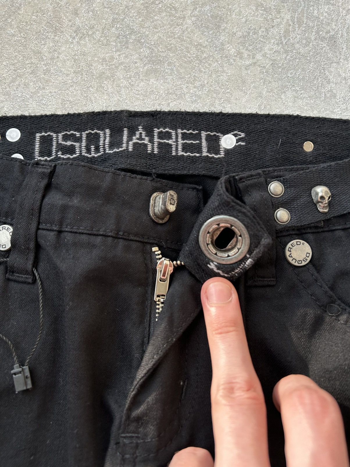 Dsquared2 Vintage 2000s Dsquared2 Black Cargo Pants Metal Skulls Size 27" / US 4 / IT 40 - 12 Thumbnail