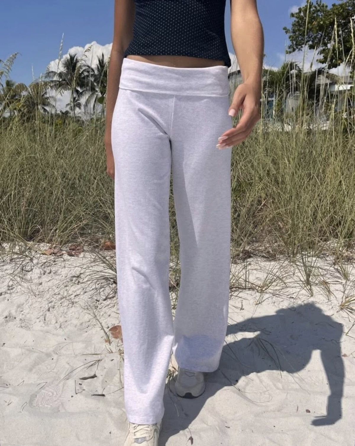 Brandy Melville Priscilla Pants/Fold Over Leggings Size 26" / US 2 / IT 38 - 1 Thumbnail