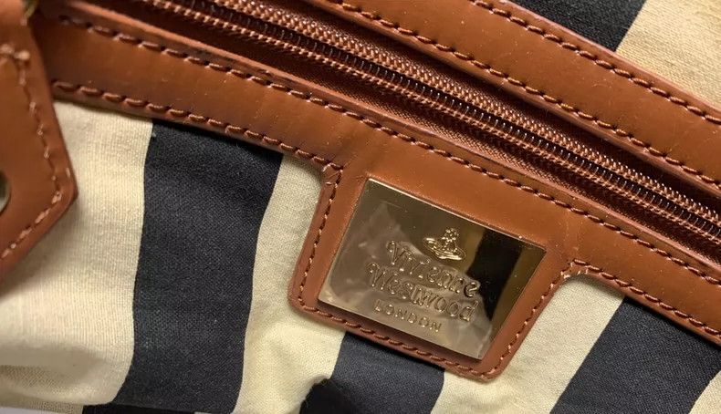 Vivienne Westwood Vivienne Westwood size os Three-dimensional relief logo thr Size ONE SIZE - 8 Thumbnail