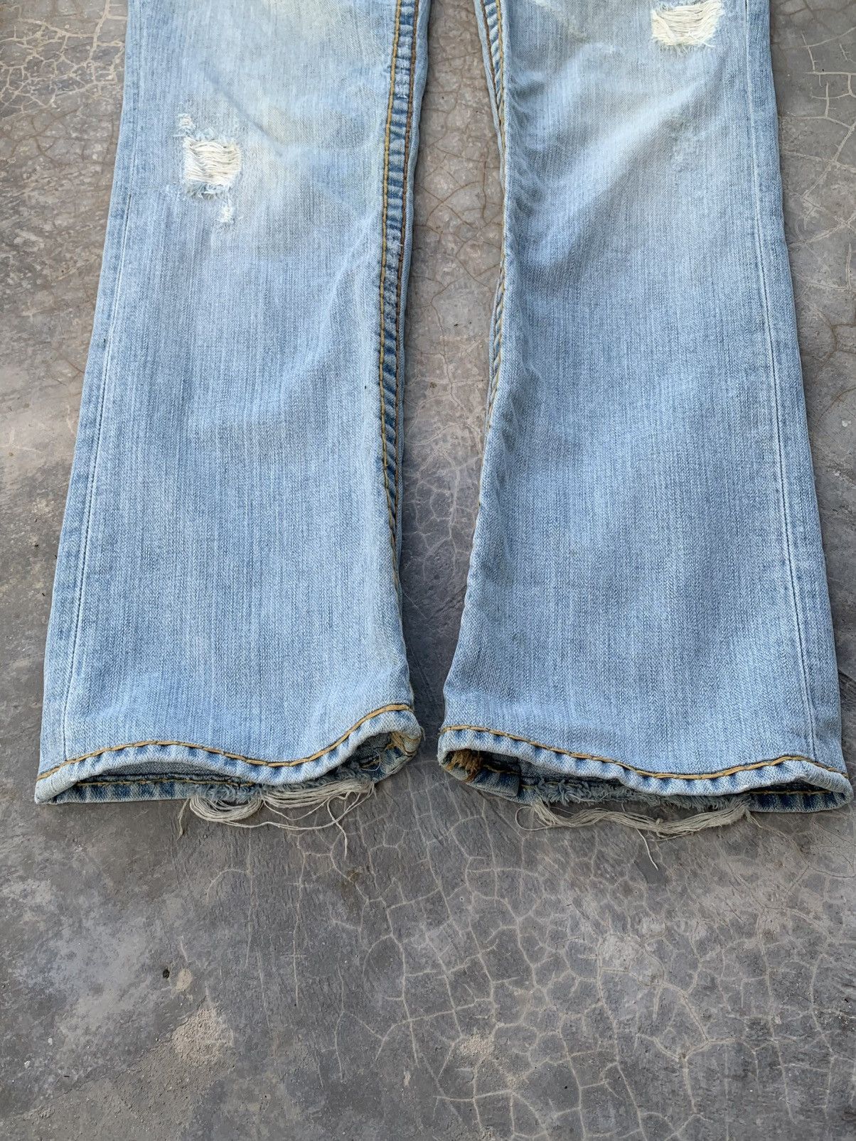 True Religion Rare Distressed True Religion Jeans size 31 Size US 31 - 5 Thumbnail
