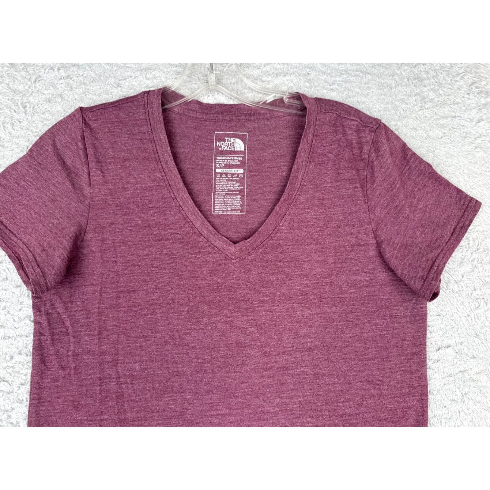 The North Face The North Face Shirt Women Small Purple Short Sleeve V-Neck Polyester Blend Size S / US 4 / IT 40 - 4 Thumbnail