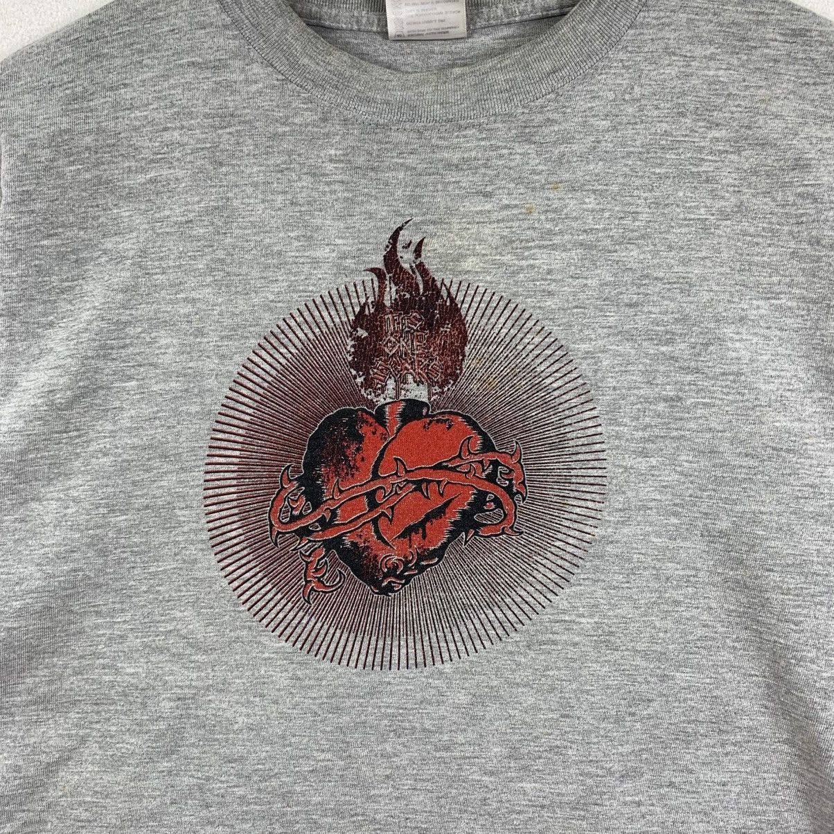 Vintage THIS ONE SCARS Gothic Heart Graphic Short Sleeve Tshirt Size US M / EU 48-50 / 2 - 4 Thumbnail