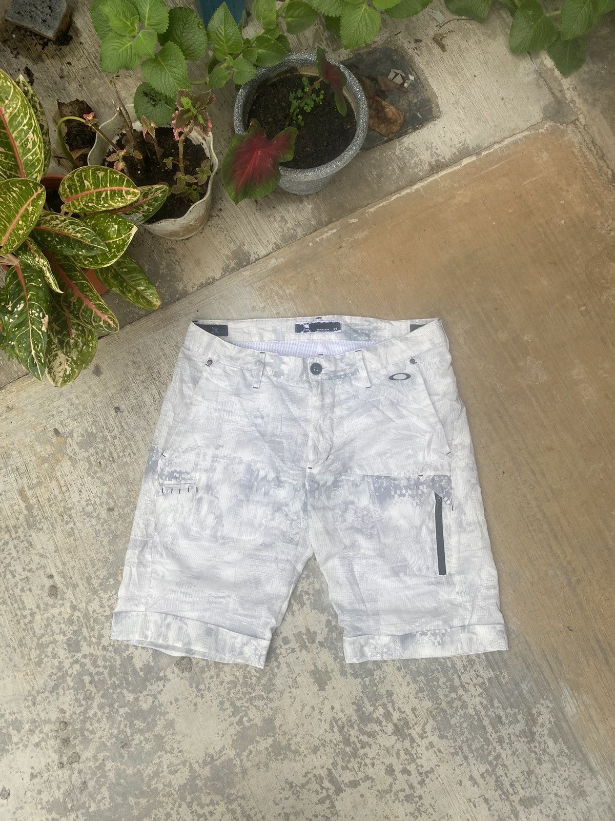 Oakley Oakley Printed Shorts Size US 33 - 1 Thumbnail