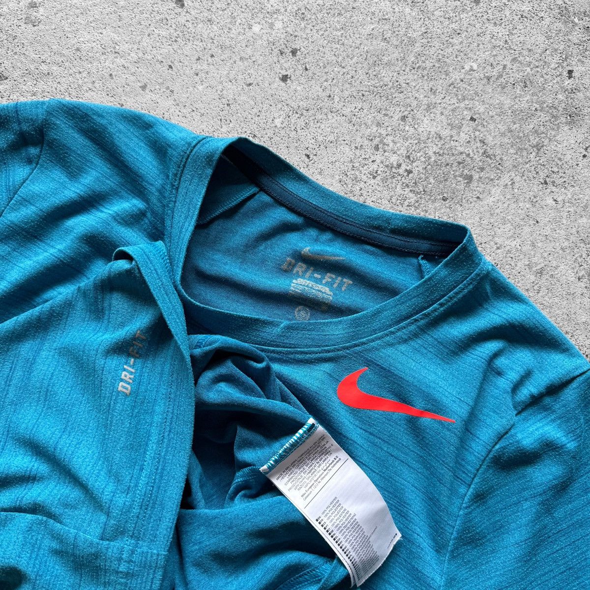 Nike Nike Mens Blue Dri-FIT Training Running T-Shirt Red Swoosh Size US S / EU 44-46 / 1 - 3 Thumbnail