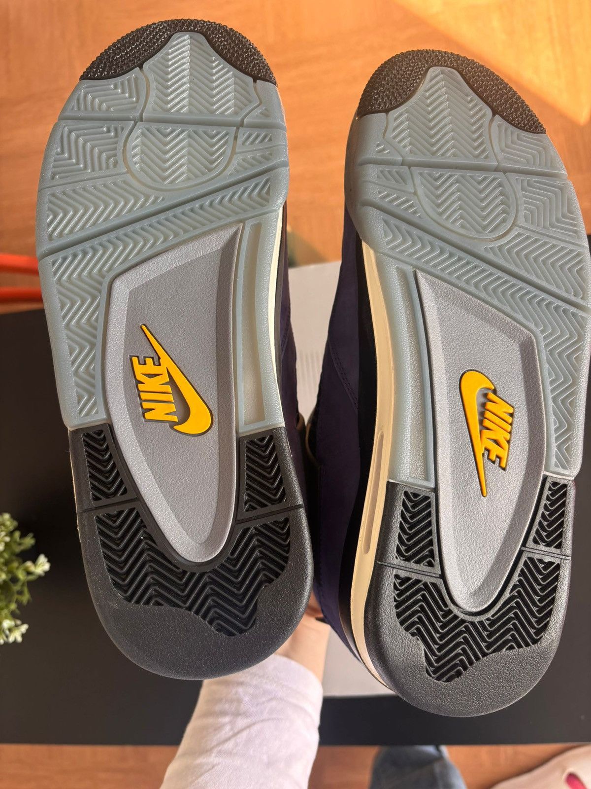 Jordan Brand Air Jordan Retro 4 Lakers Size US 10 / EU 43 - 6 Thumbnail