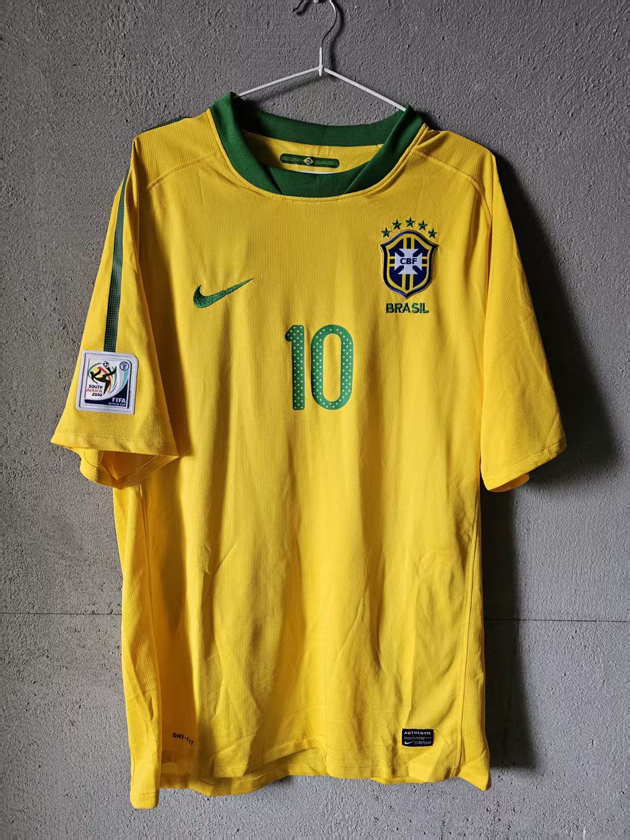 Nike 2010 Brazil Football Jersey Size US S / EU 44-46 / 1 - 2 Thumbnail
