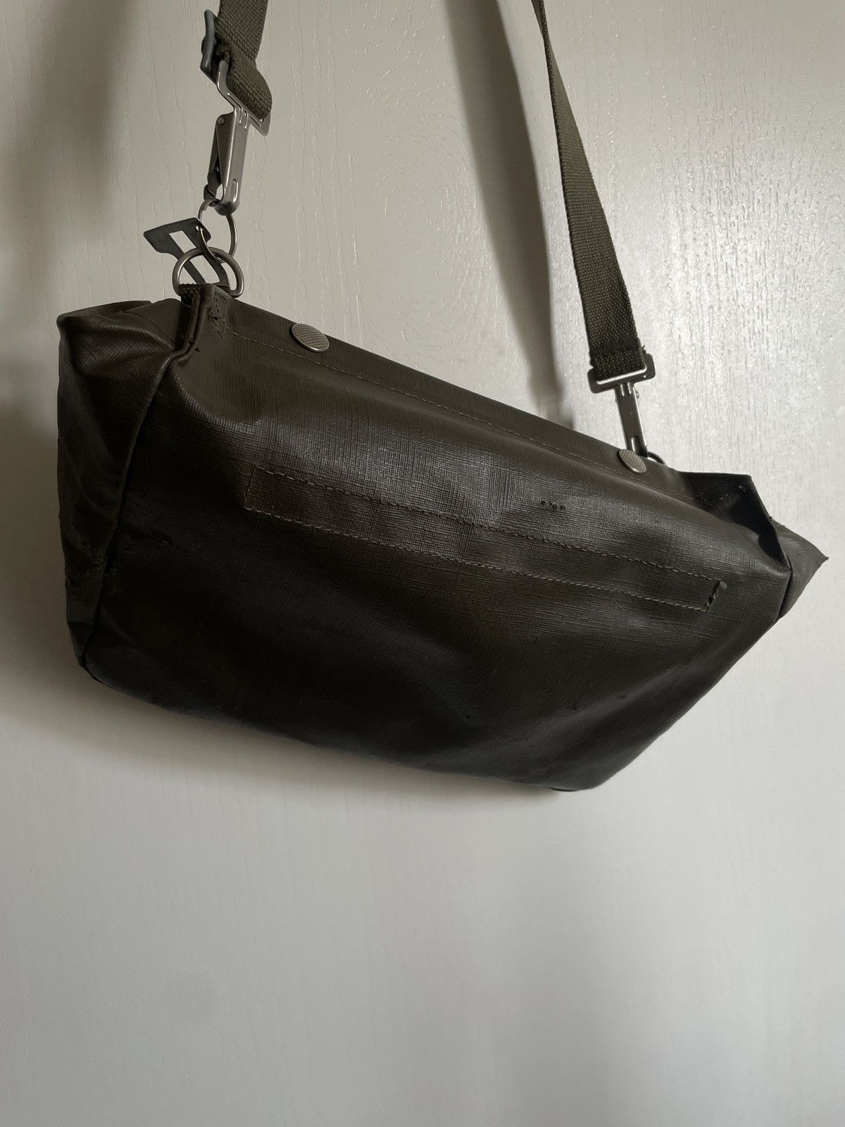 Other Vintage Military Rubber Crossbody Small Bum Bag Olive Green Size ONE SIZE - 2 Thumbnail