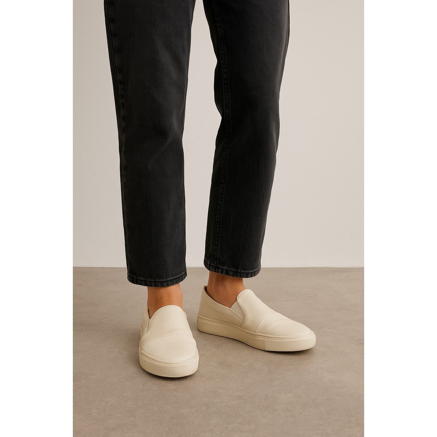 Steve Madden Minimalist Cream Leather Sneakers Steve Madden Glenn 9M Size US 9 / IT 39 - 1 Thumbnail