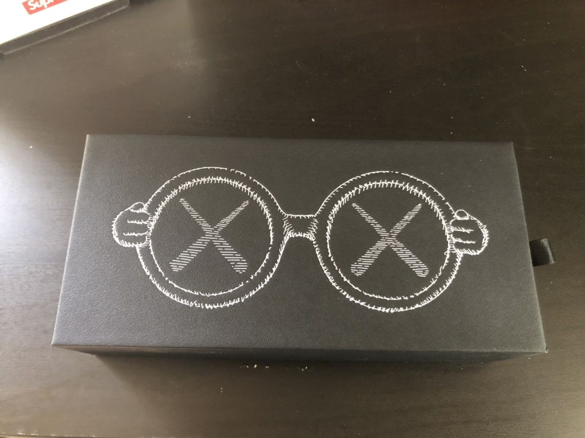 Kaws Kaws x SD Kid Sunglasses Grey Size ONE SIZE - 7 Thumbnail