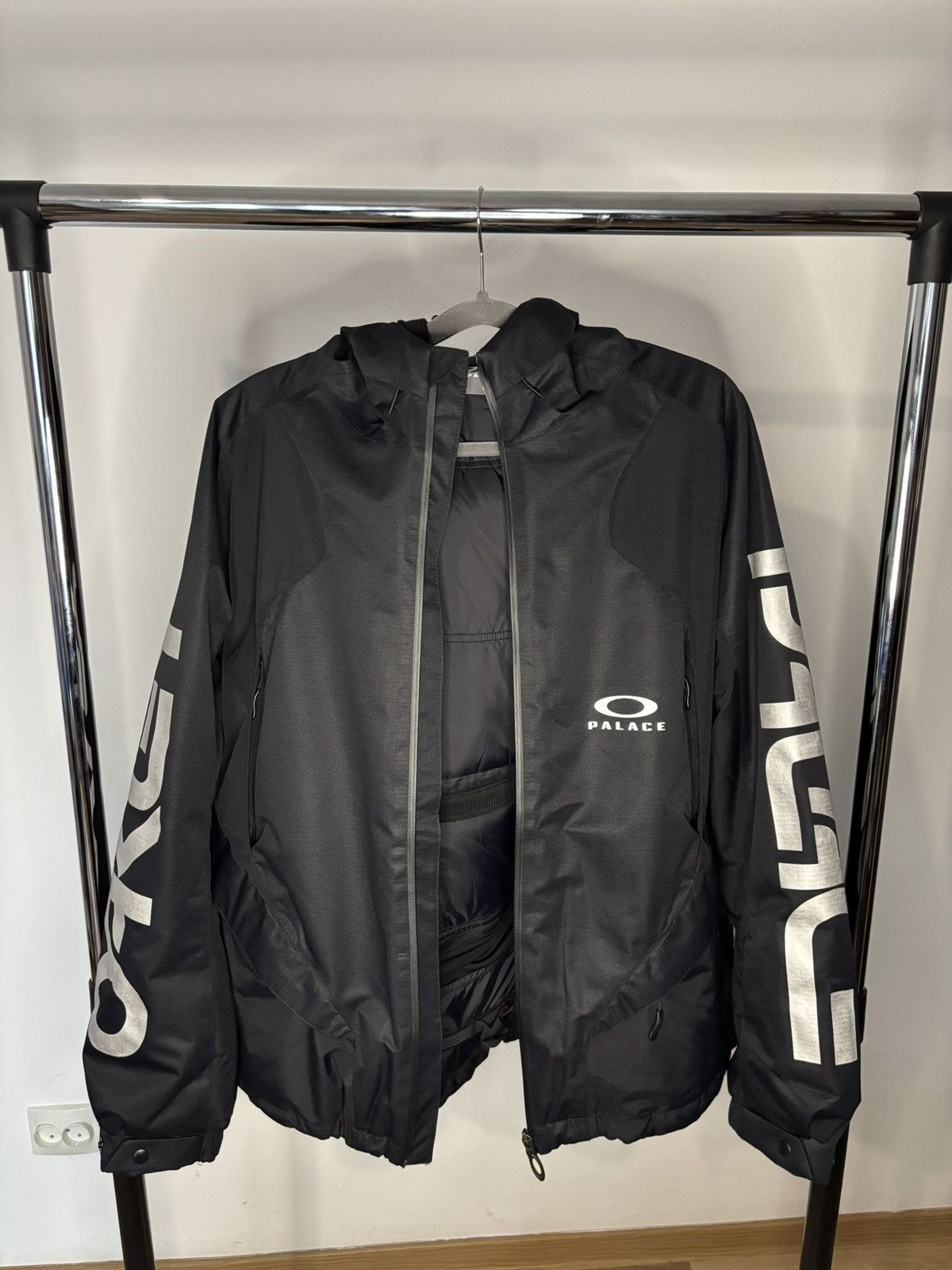 Oakley × Palace Palace x Oakley Snow Jacket FW24 Size US M / EU 48-50 / 2 - 1 Thumbnail