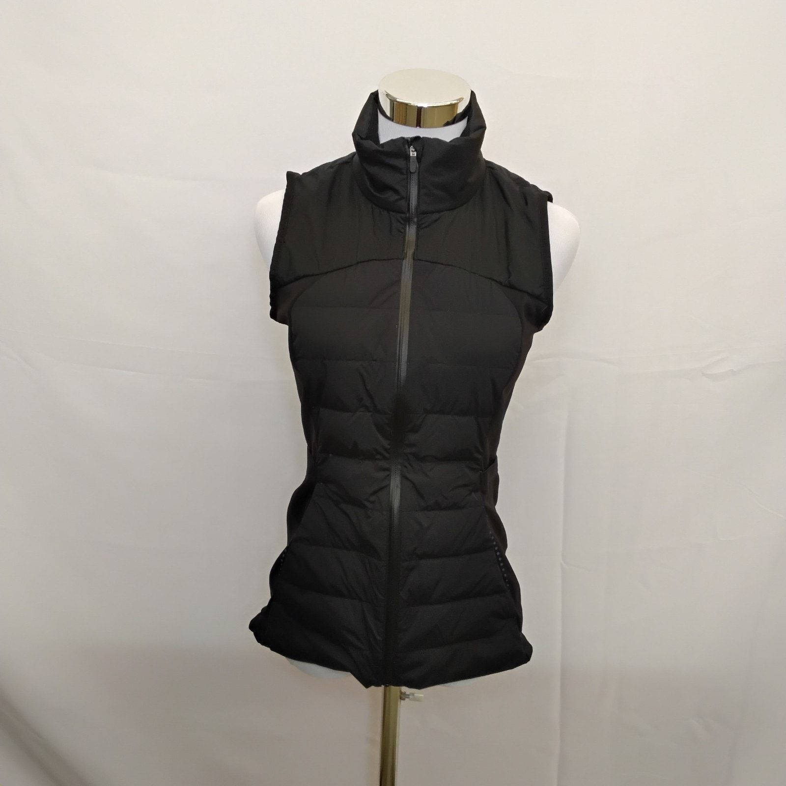 Lululemon Lululemon Down Hybrid Vest Women's 6 Black Active Wear Size M / US 6-8 / IT 42-44 - 2 Thumbnail
