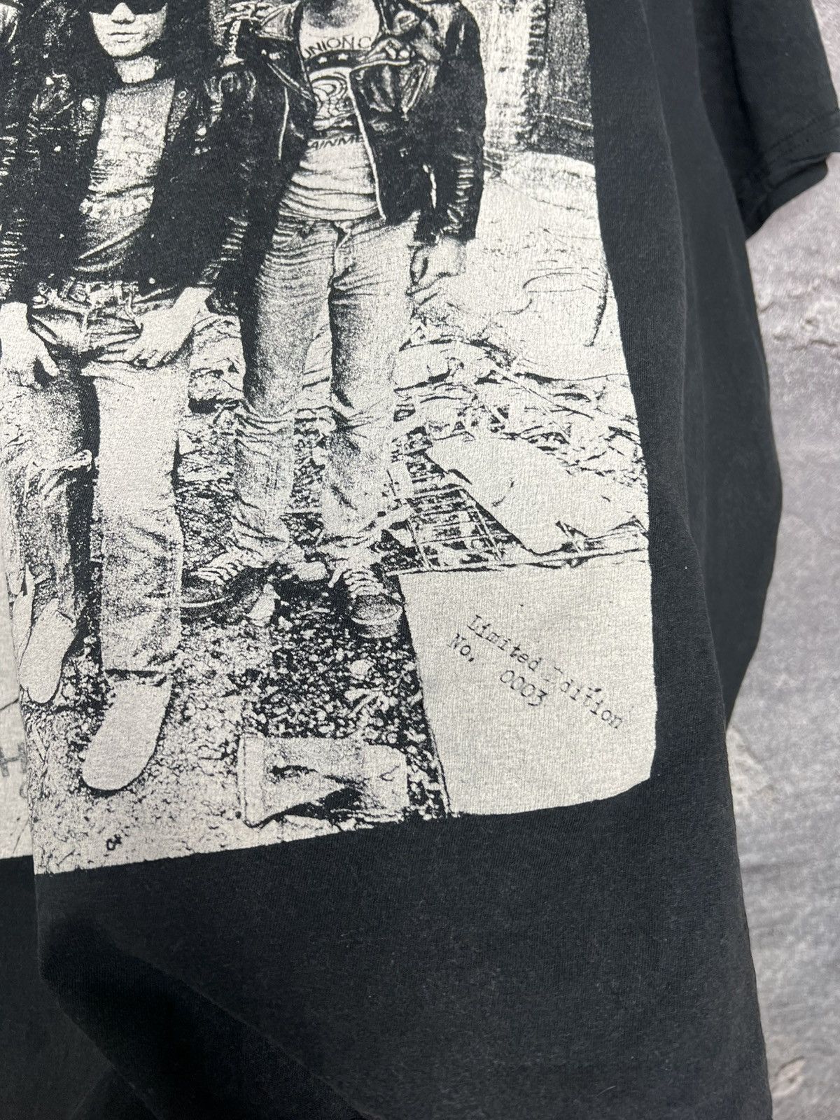 Band Tees Vintage 90s The Ramones Gabba Gabba Hey Band T-shirt Tee Size US XL / EU 56 / 4 - 6 Thumbnail