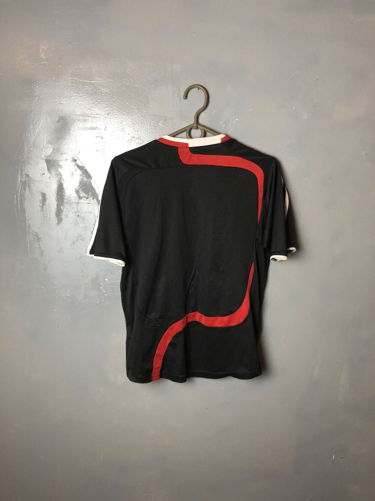 Vintage Vintage soccer jersey Liverpool adidas size xxs Size US XXS / EU 40 - 8 Thumbnail