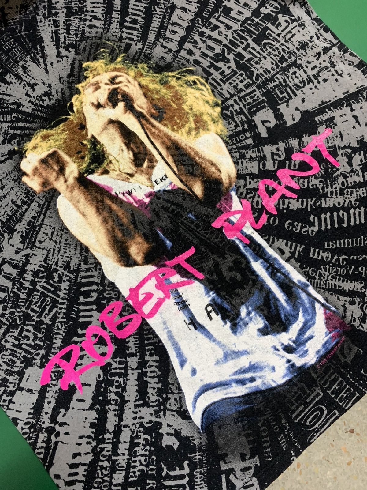 Band Tees 🎙️ Vintage Robert Plant AOP 90s T-shirt Size US XL / EU 56 / 4 - 9 Thumbnail