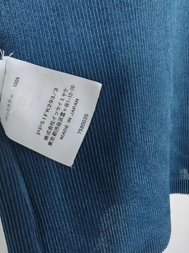 Issey Miyake Issey Miyake size:3 Dark blue pleated V-neck short-sleeved Size S / US 4 / IT 40 - 5 Thumbnail
