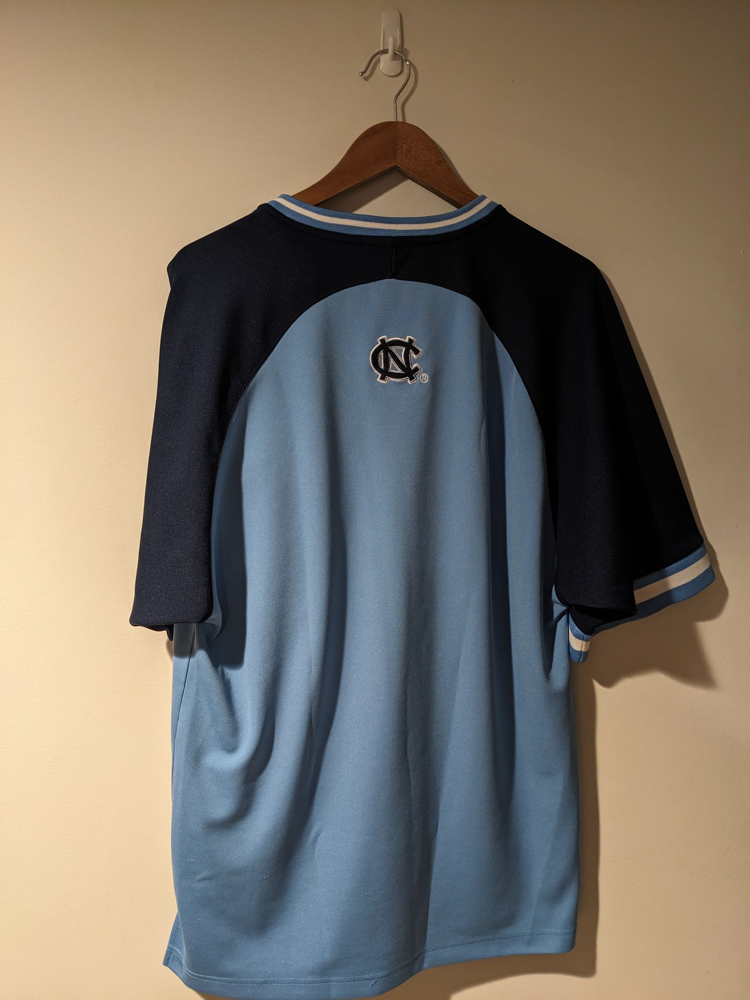 Vintage Vintage Y2K Carolina Tar Heels College Basketball Jersey Size US M / EU 48-50 / 2 - 9 Thumbnail