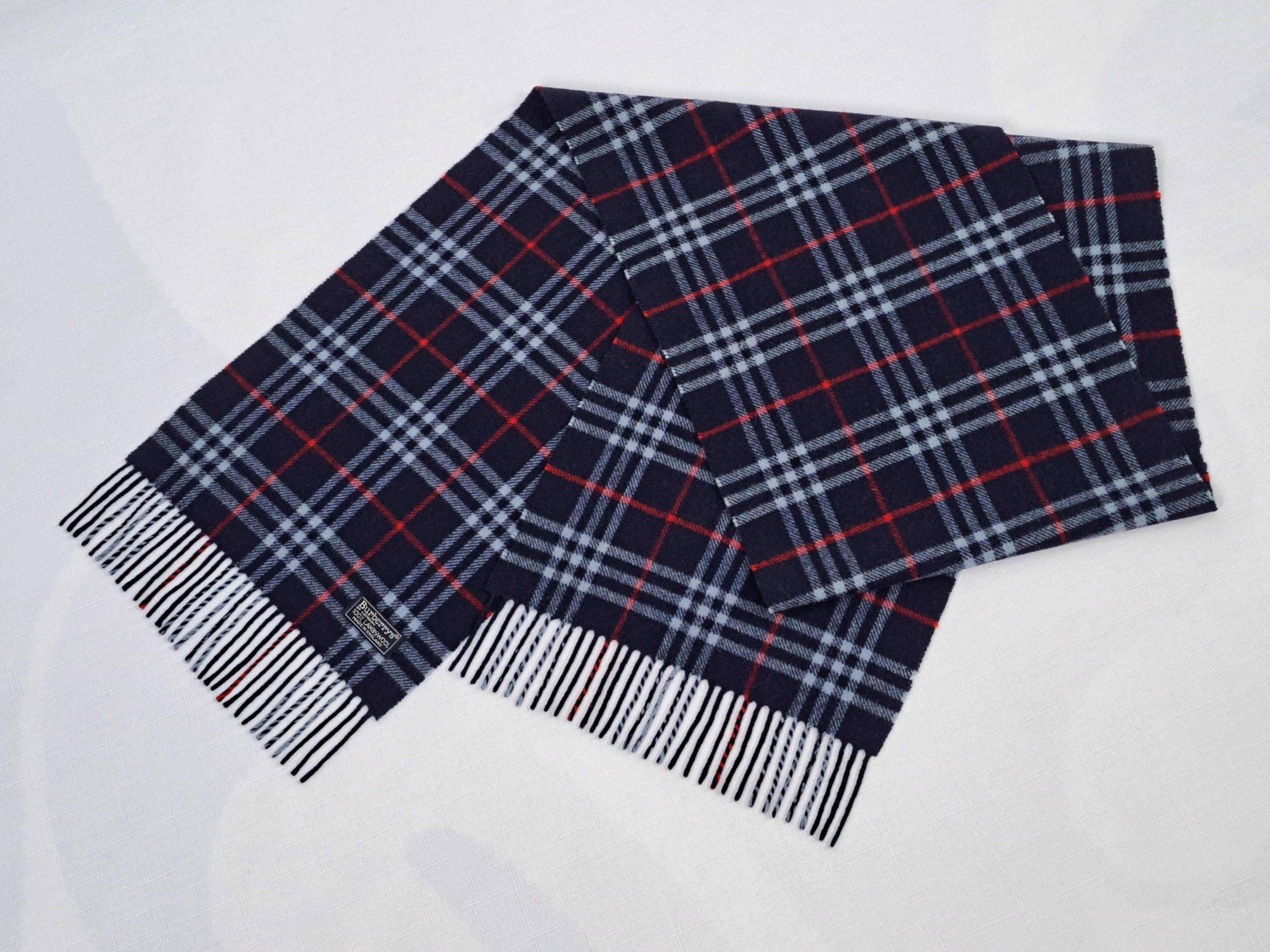 Burberry × Vintage Vintage BURBERRY lambswool scarf. Made in England. Size ONE SIZE - 4 Thumbnail