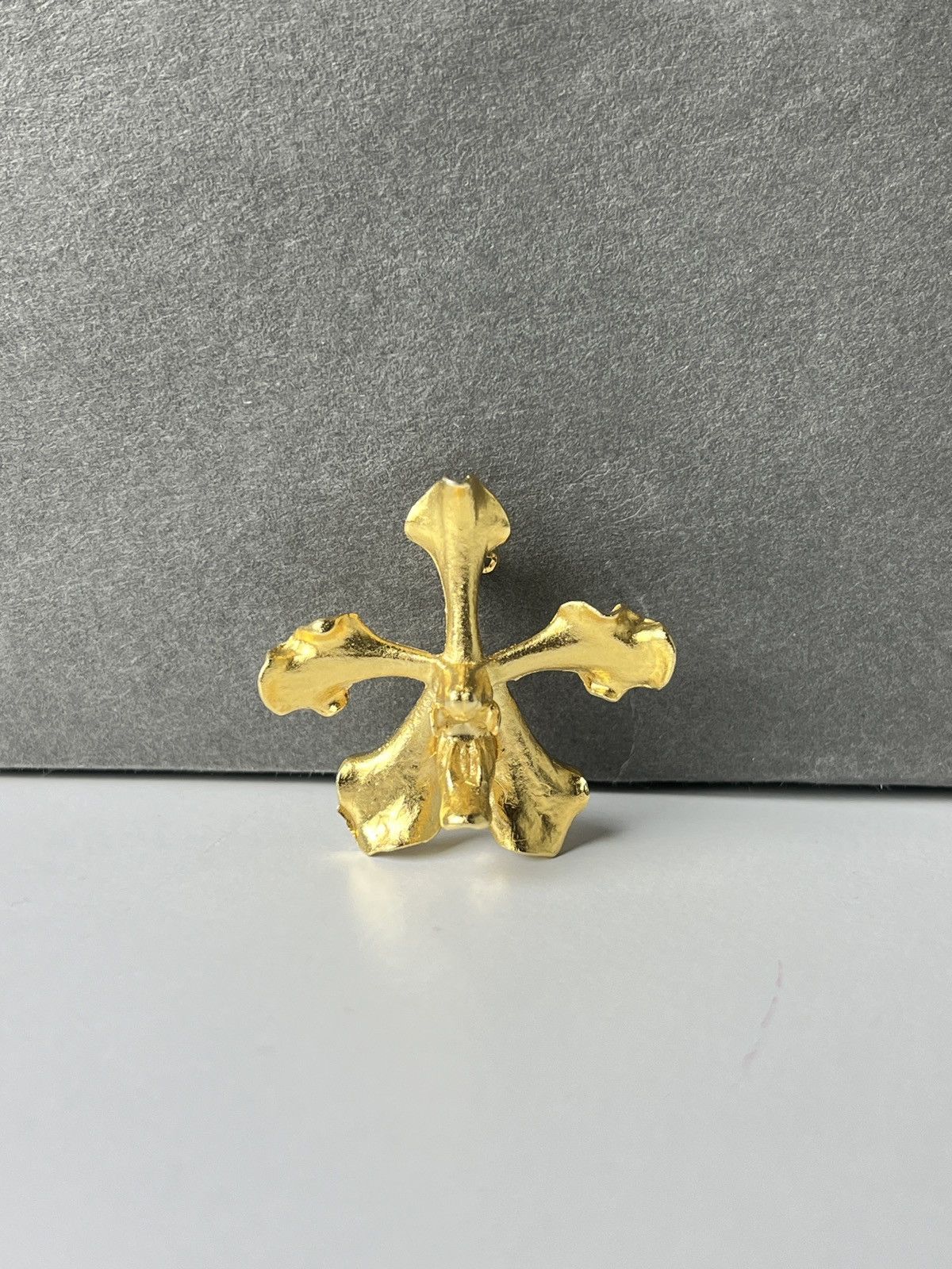 Seditionaries vintage gold plated orchid broche/pendant Size ONE SIZE - 1 Thumbnail