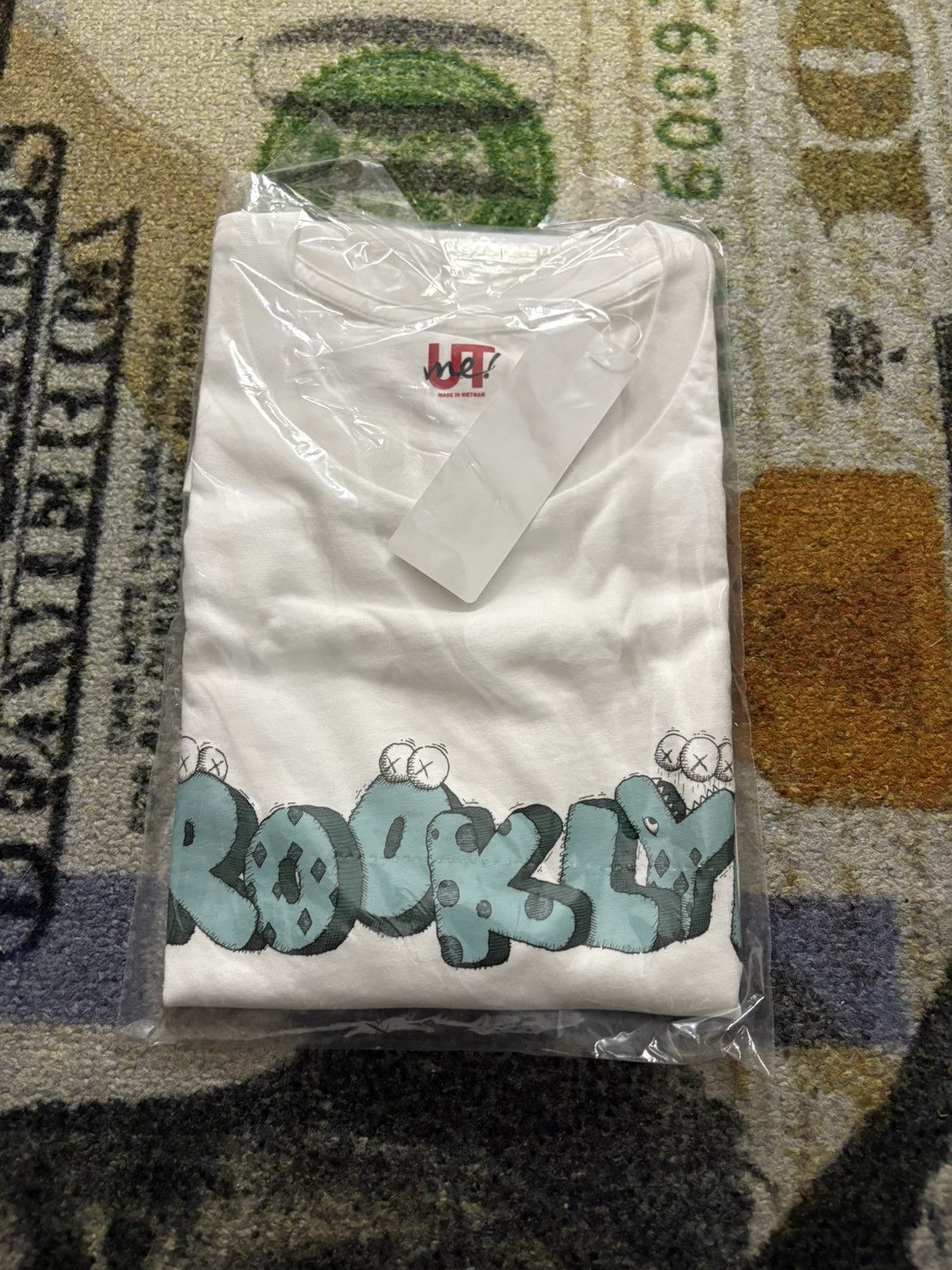 Kaws × Uniqlo KAWS Uniqlo Williamsburg Brooklyn Opening Exclusive T-Shirt Size US L / EU 52-54 / 3 - 1 Thumbnail