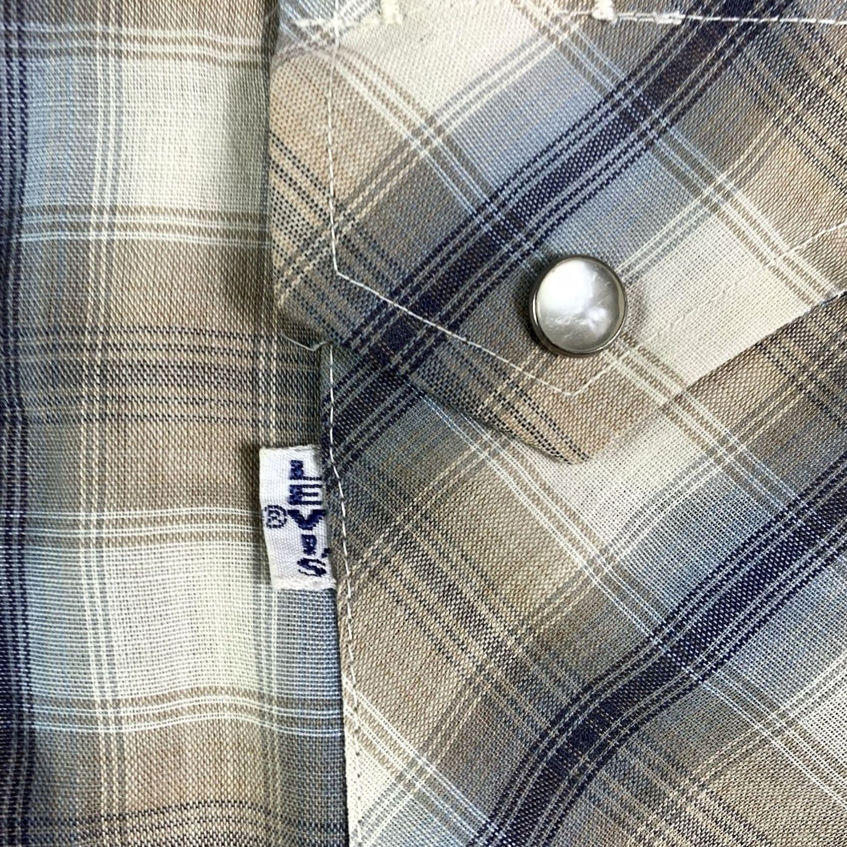 Levi's VINTAGE Levi Strauss Western Shirt Plaid Pearl Snap White Big E Tag Size Med Men Long Sleeve Blue Pattern Saw Tooth Button-Up Regular" Size US M / EU 48-50 / 2 - 3 Thumbnail
