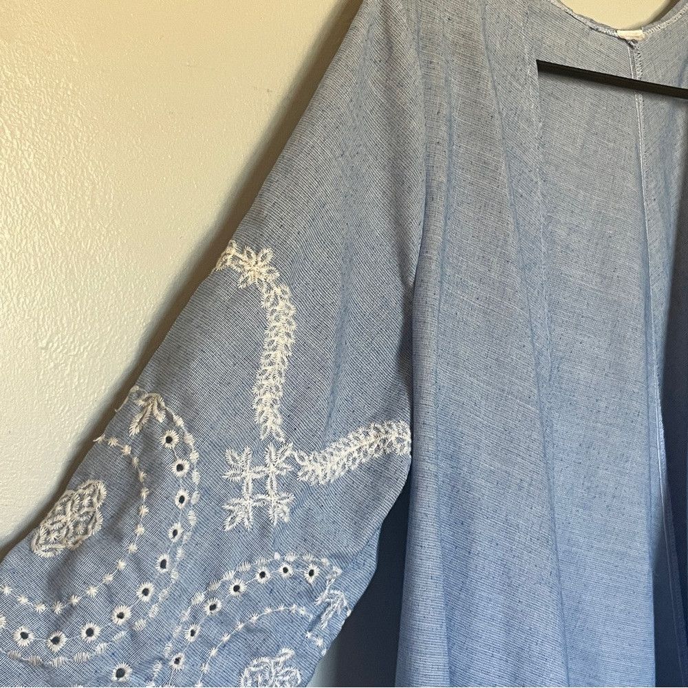 Designer Boutique Blue White Embroidered Floral Long 3/4 Sleeves Size ONE SIZE - 1 Thumbnail