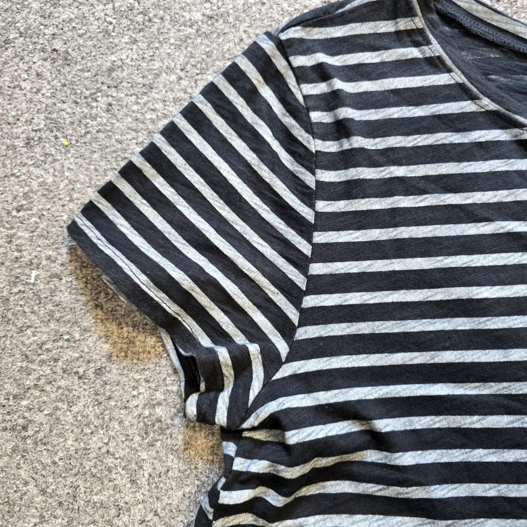Vintage Fresh Produce Top Womens Medium Gray Striped V Neck Stretch Casual Capsule Shirt Size M / US 6-8 / IT 42-44 - 4 Thumbnail