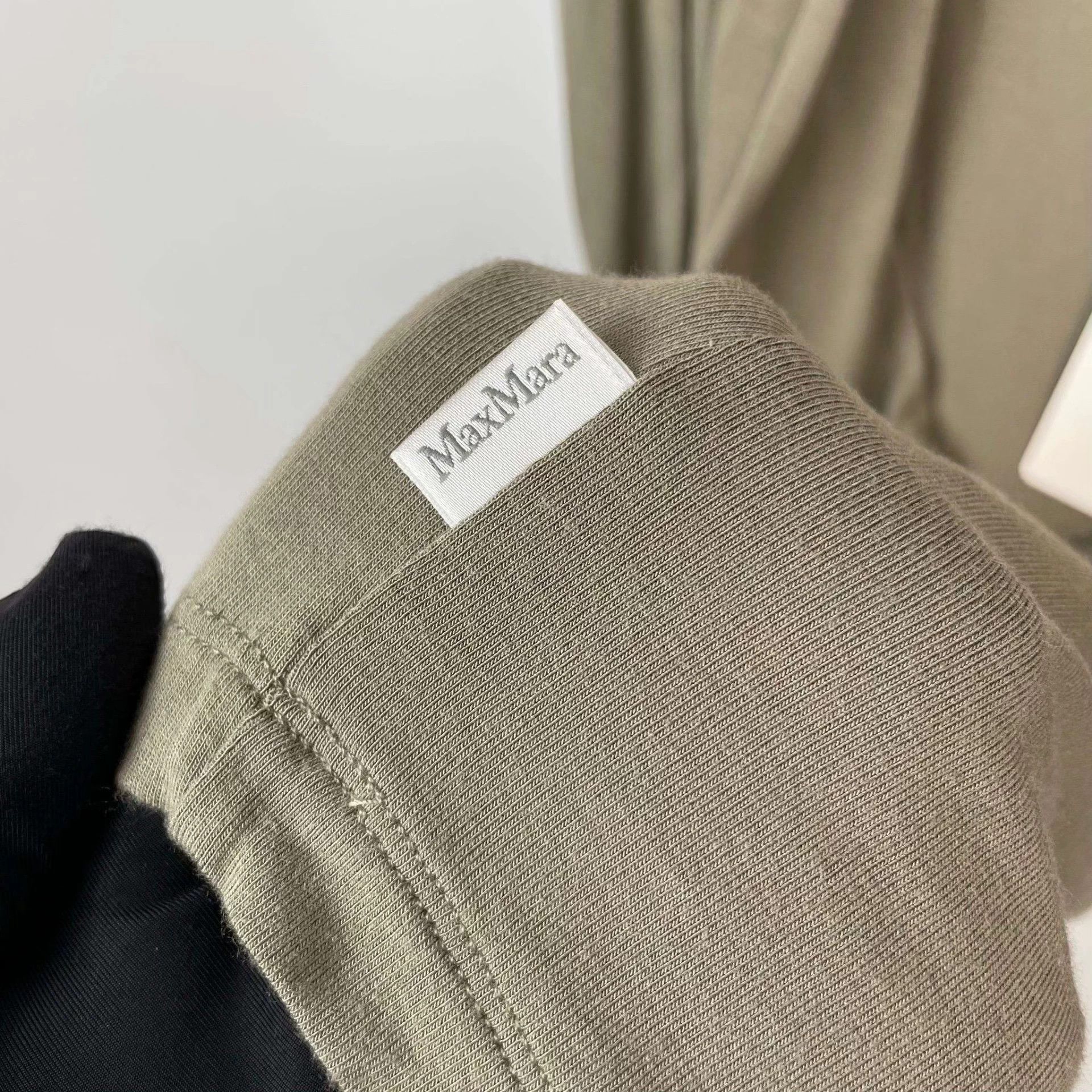Max Mara MaxMara Deep V-neck short-sleeve 170 Size M / US 6-8 / IT 42-44 - 5 Thumbnail