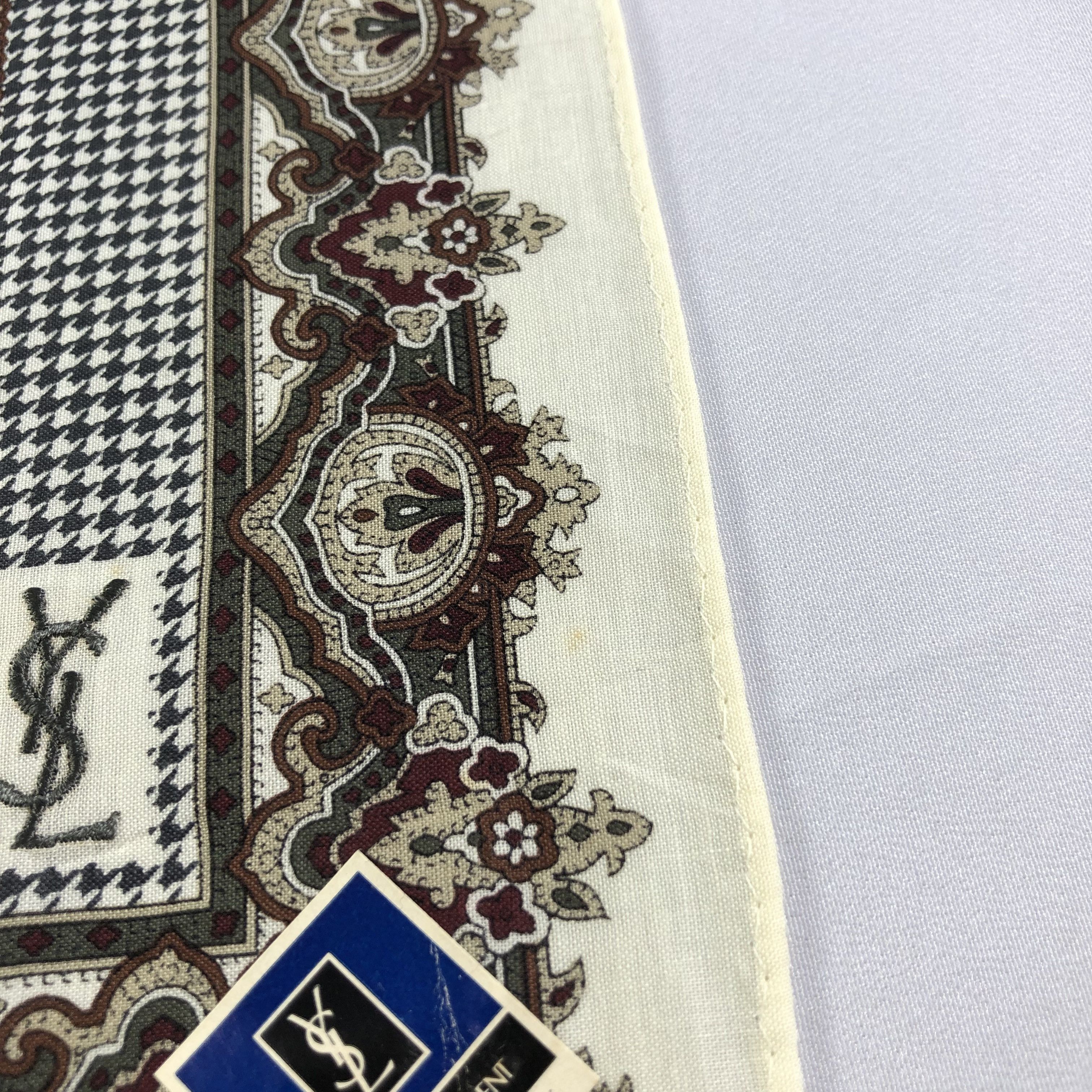 Yves Saint Laurent YSL Paisley Handkerchief Neckerchief Bandana H1766 Size ONE SIZE - 5 Thumbnail