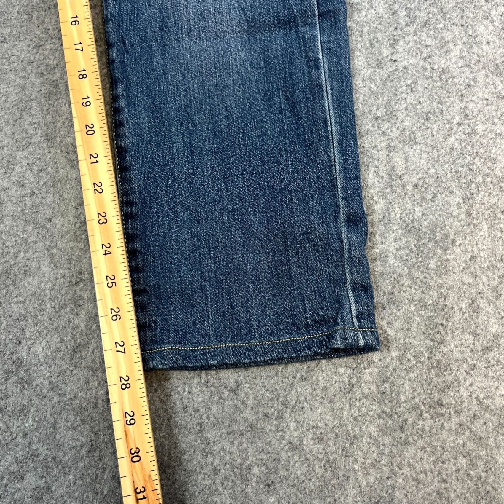 Armani Exchange Armani Exchange Jeans Slim Tapered 38 Medium Wash Blue Stretch J13 Mens Size US 38 / EU 54 - 4 Thumbnail