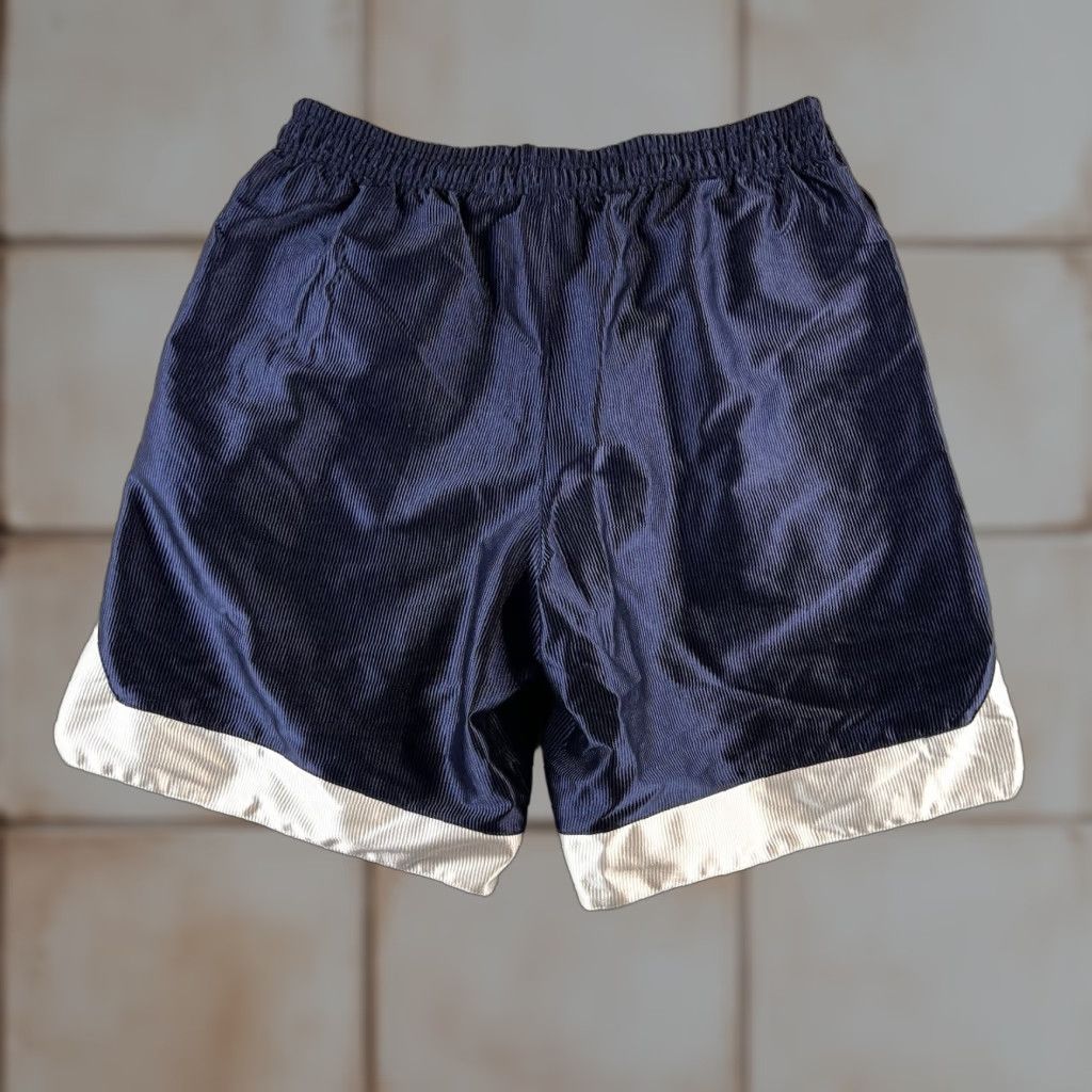 Nike VINTAGE Nike Short Basketball Shorts Mens M Blue White Pockets Drawstring Breathable Easy Care Elastic Waist 100% Polyester Y2K Athletic Sports Style Size US 31 - 1 Thumbnail