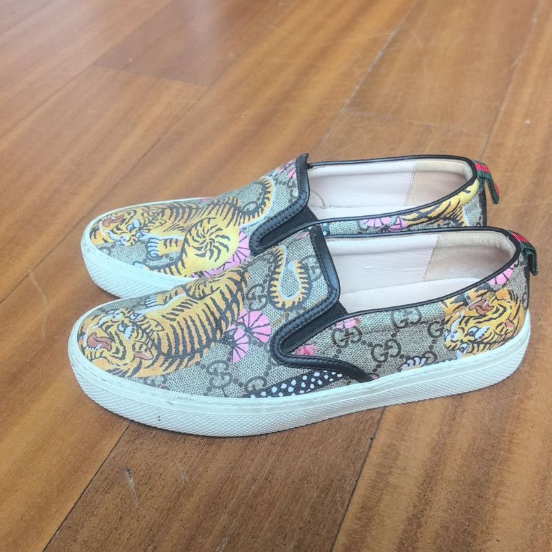 Gucci Gucci Casual Slip-On Shoes with Tiger Print Size US 5.5 / EU 38 - 1 Thumbnail