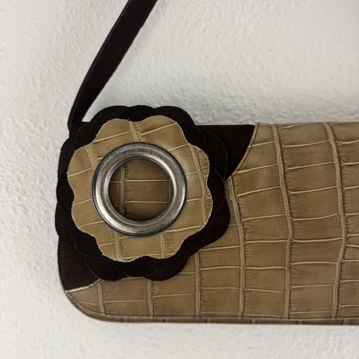 Vintage VENERA ARAPU Vintage 90s Brown Leather Flower Shoulder Bag Size ONE SIZE - 2 Thumbnail