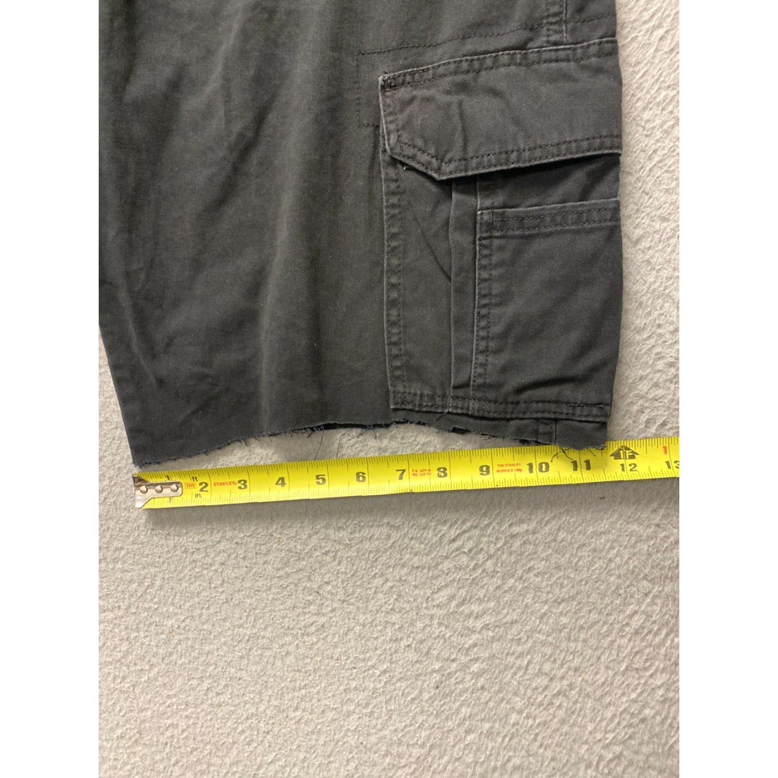Wrangler VINTAGE Wrangler Cargo Shorts Men Khaki Black Relaxed Fit 36 Casual Cotton Blend Summer Fall Spring Size US 36 / EU 52 - 7 Thumbnail