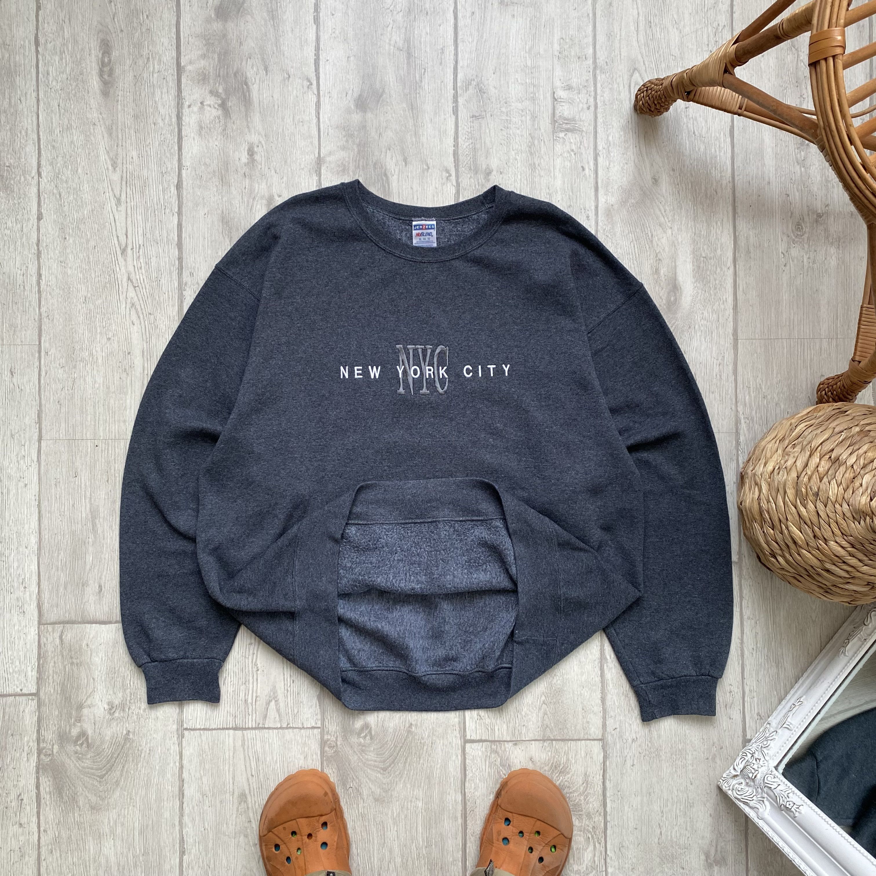 Hanes 🇺🇸 Vintage New York City Logo Embroidered Boxy Sweatshirt Size US XL / EU 56 / 4 - 1 Thumbnail