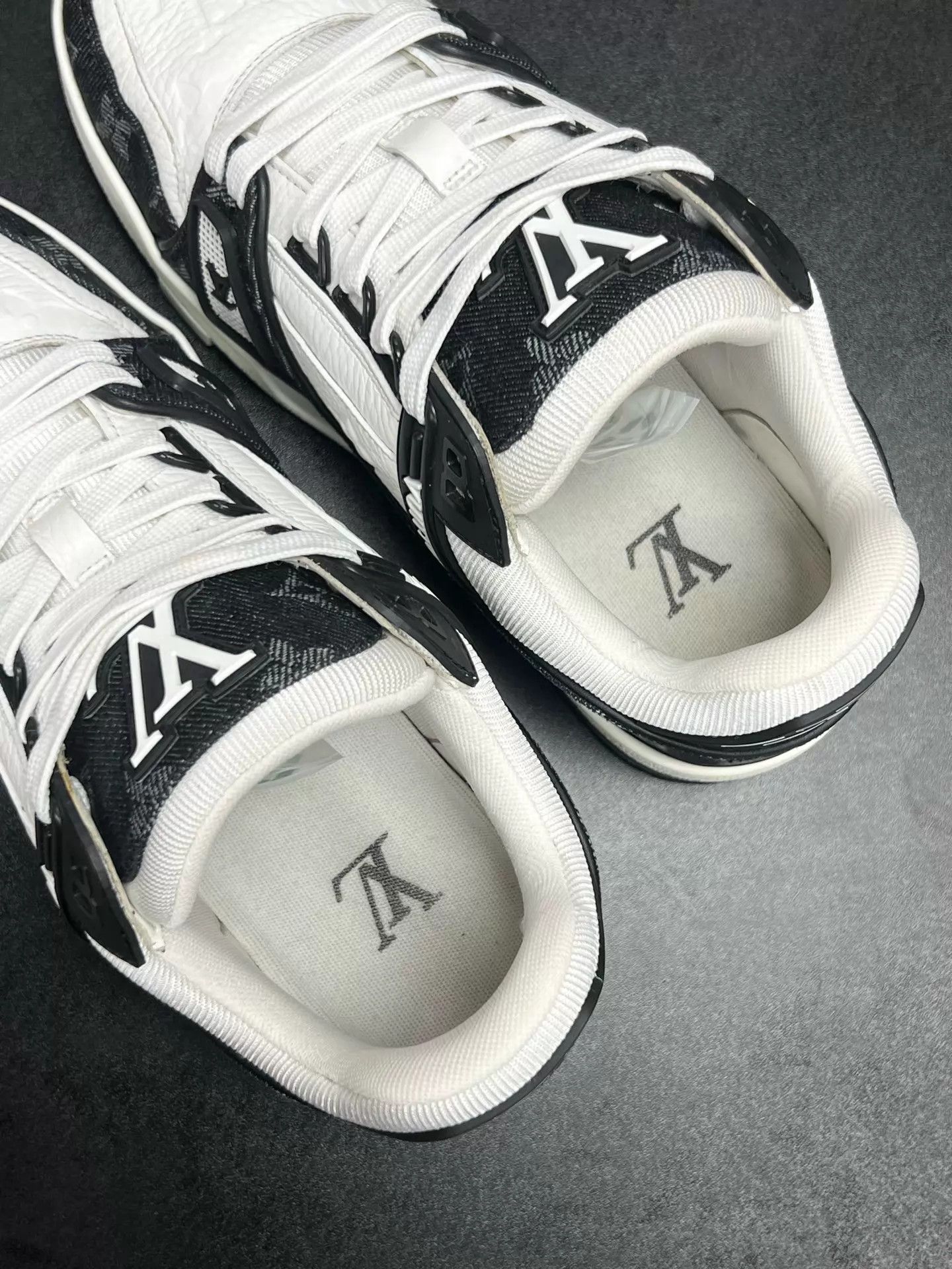 Louis Vuitton LV Trainer Black White Denim UK3.5/37.5 LN Dust Bag Size US 7 / IT 37 - 4 Thumbnail