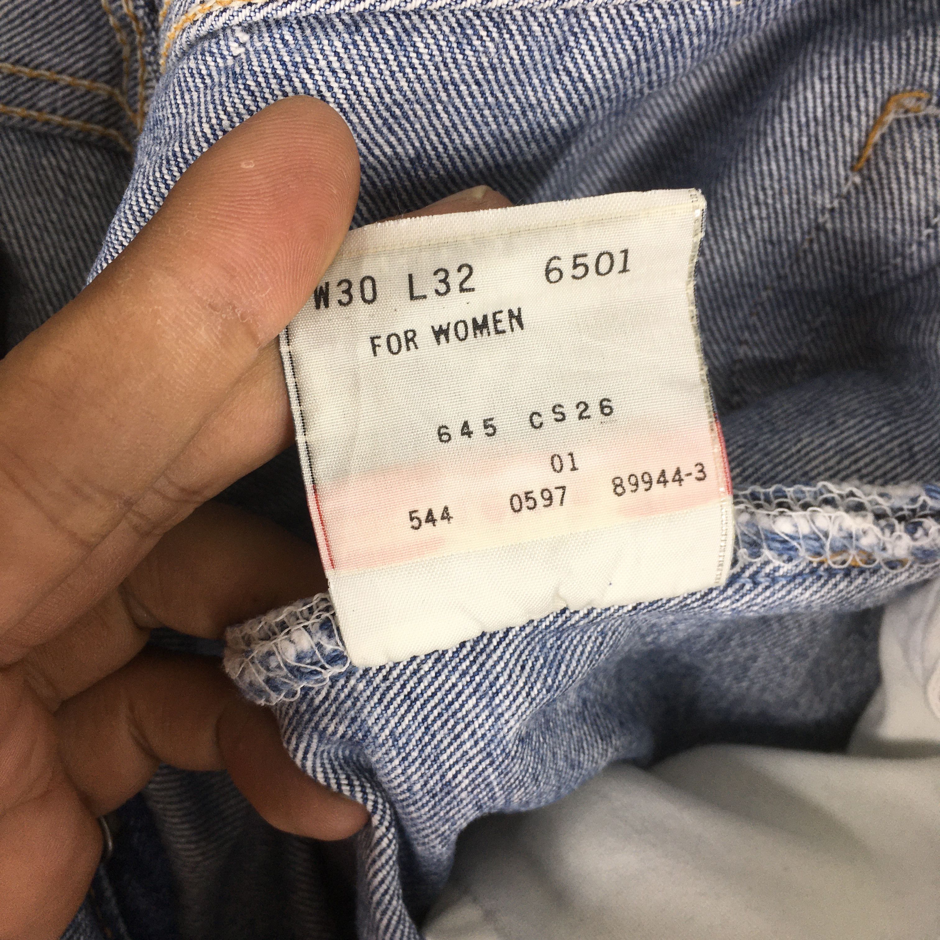 Levi's Size 28x30 Vintage 90s Levi's 501 Distressed Blue Jeans S374 Size US 28 / EU 44 - 14 Thumbnail