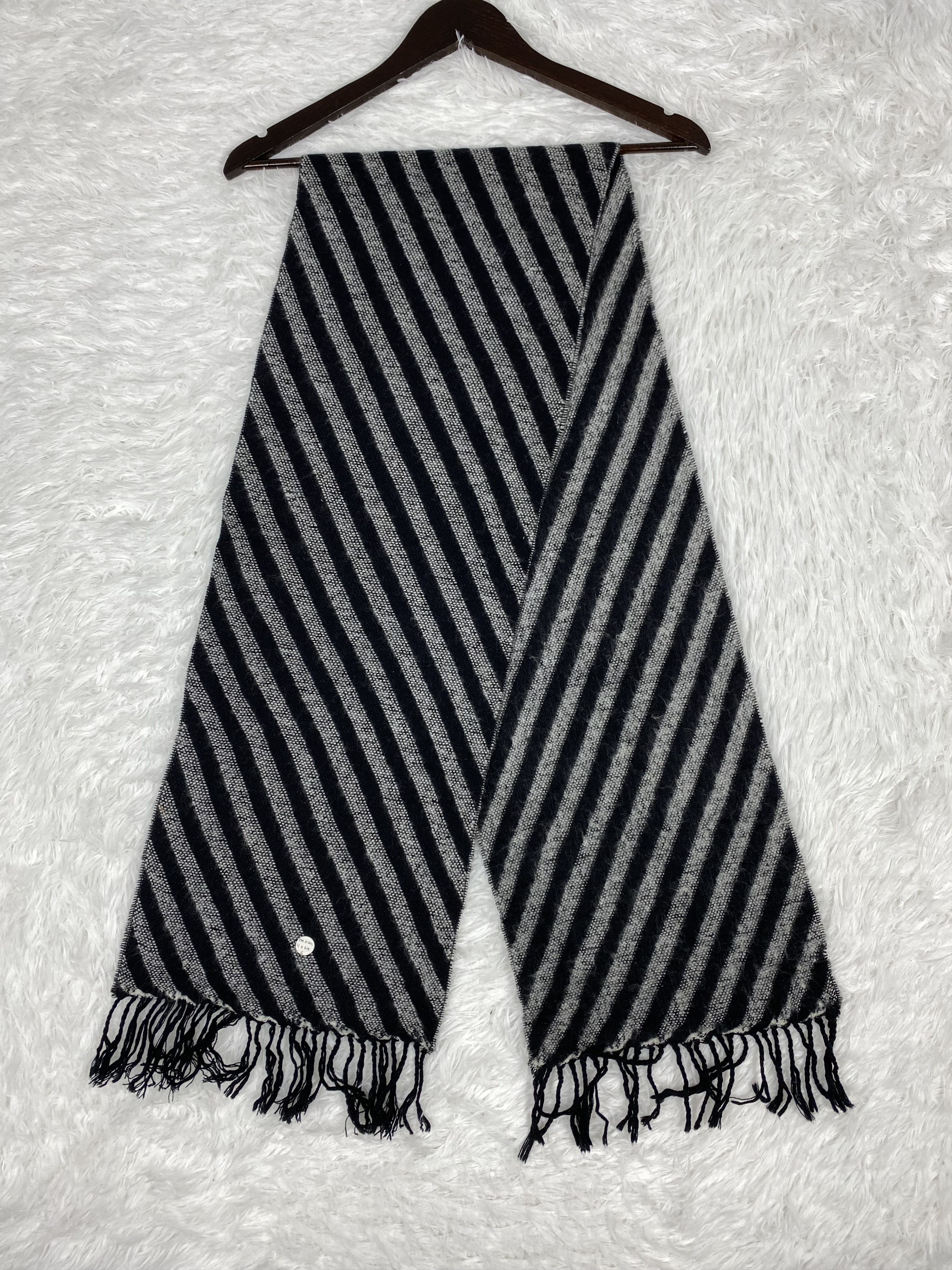 Japanese Brand Vintage Japanese Brand Scarf / Muffler Neckwear PM0201 Size ONE SIZE - 1 Thumbnail