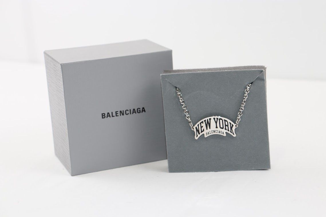 image of Balenciaga O1Rshd1 Size: Os / Dup / Cities New York Necklace In Silver, Men's