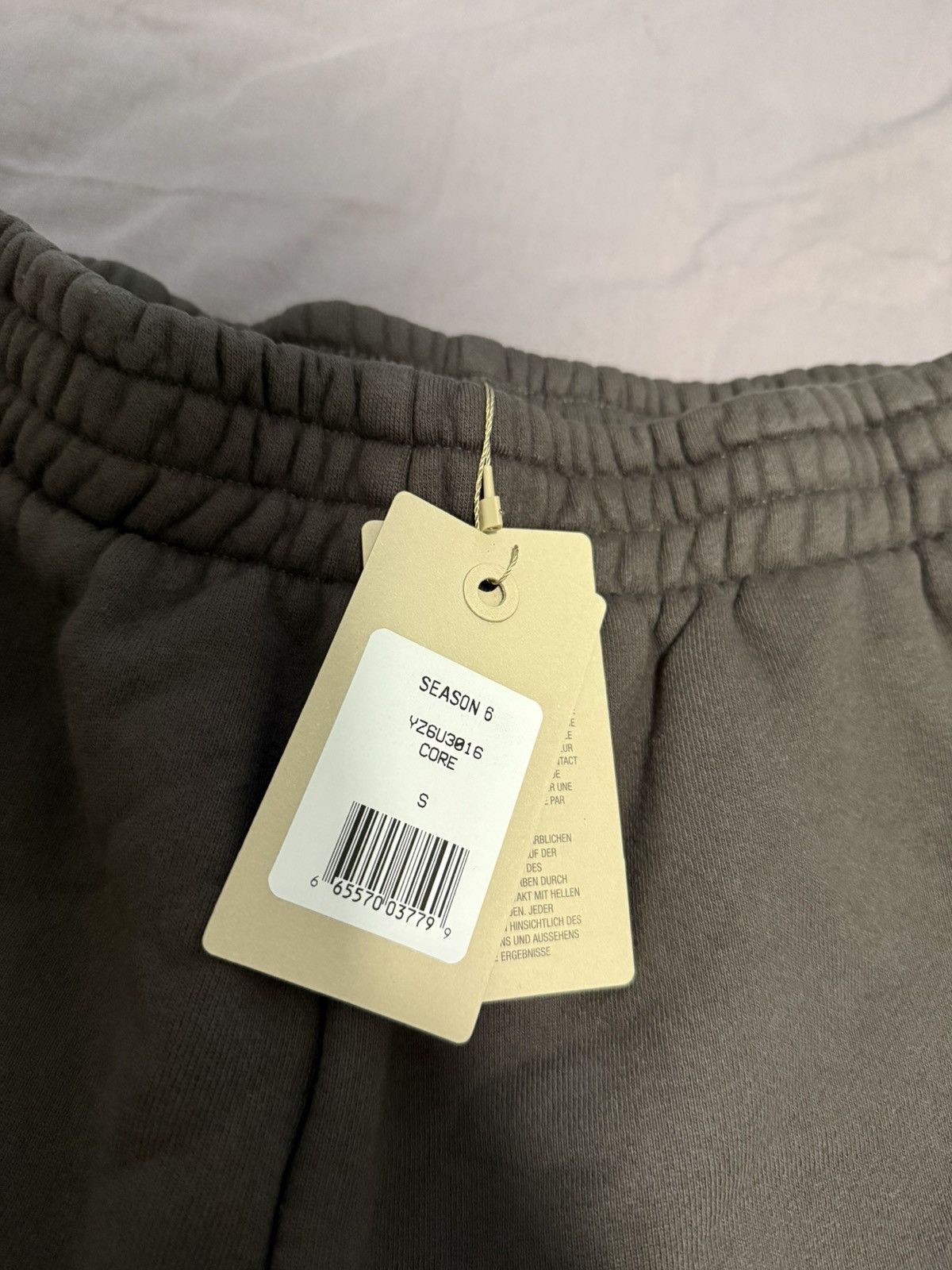Yeezy yeezy season 6 shorts sweatshort core Size US 30 / EU 46 - 2 Thumbnail