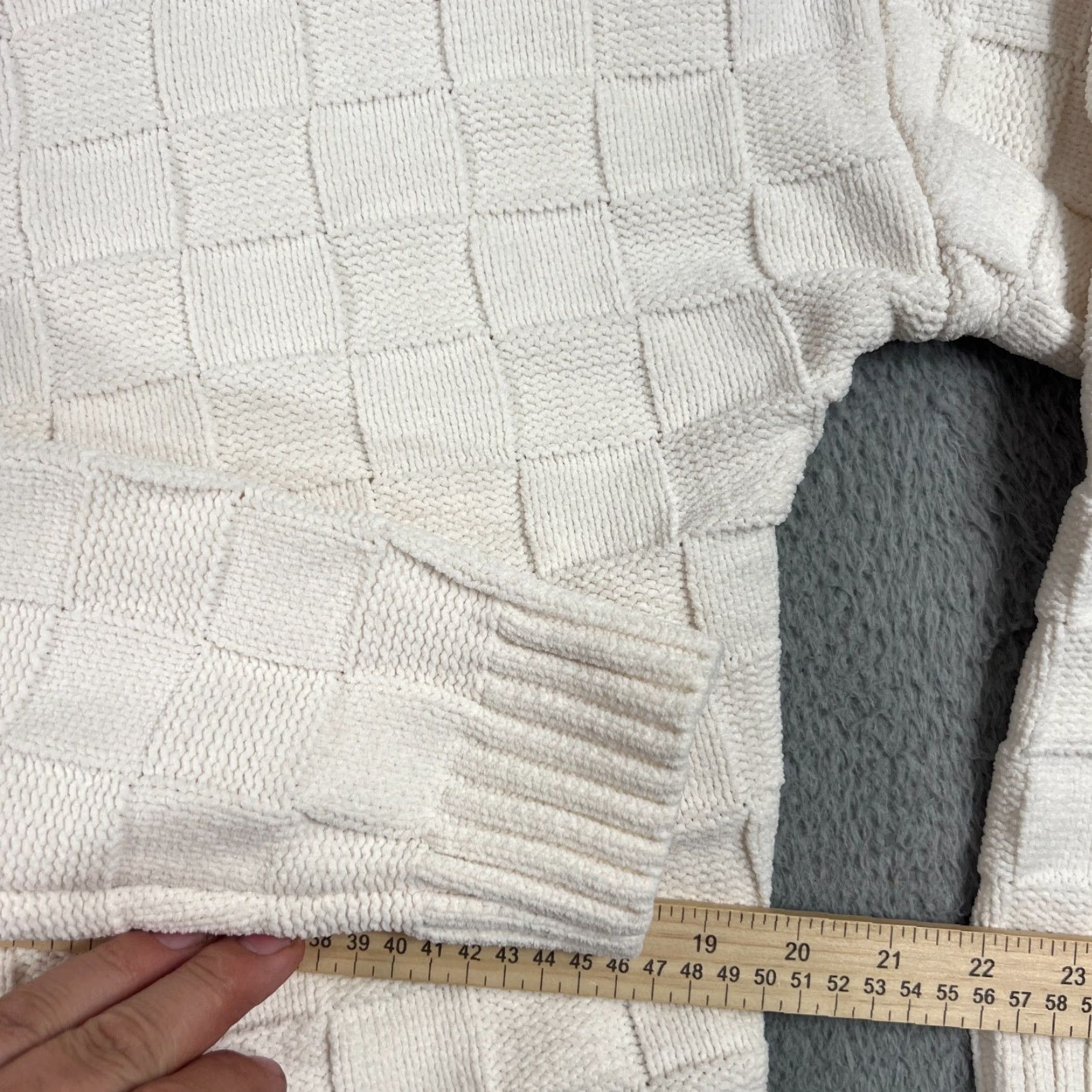 Abercrombie & Fitch Abercrombie & Fitch Sweater Women XS Ivory Checkered Oversized Knit Cut Neck Size S / US 4 / IT 40 - 6 Thumbnail