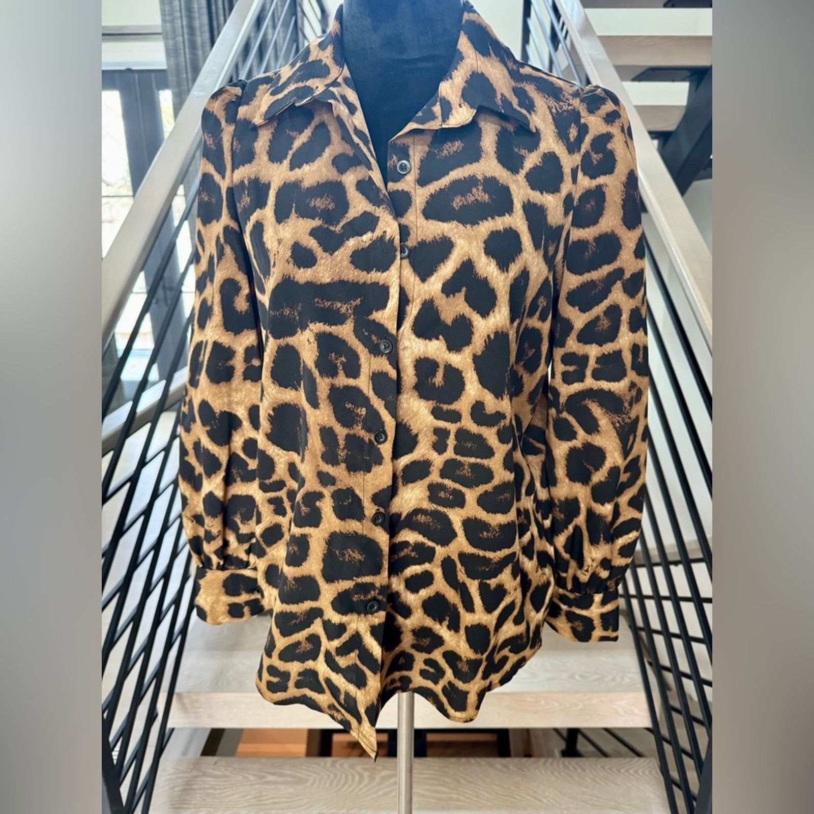 Other New Leopard Print V-Neck Blouse size S Size S / US 4 / IT 40 - 7 Thumbnail