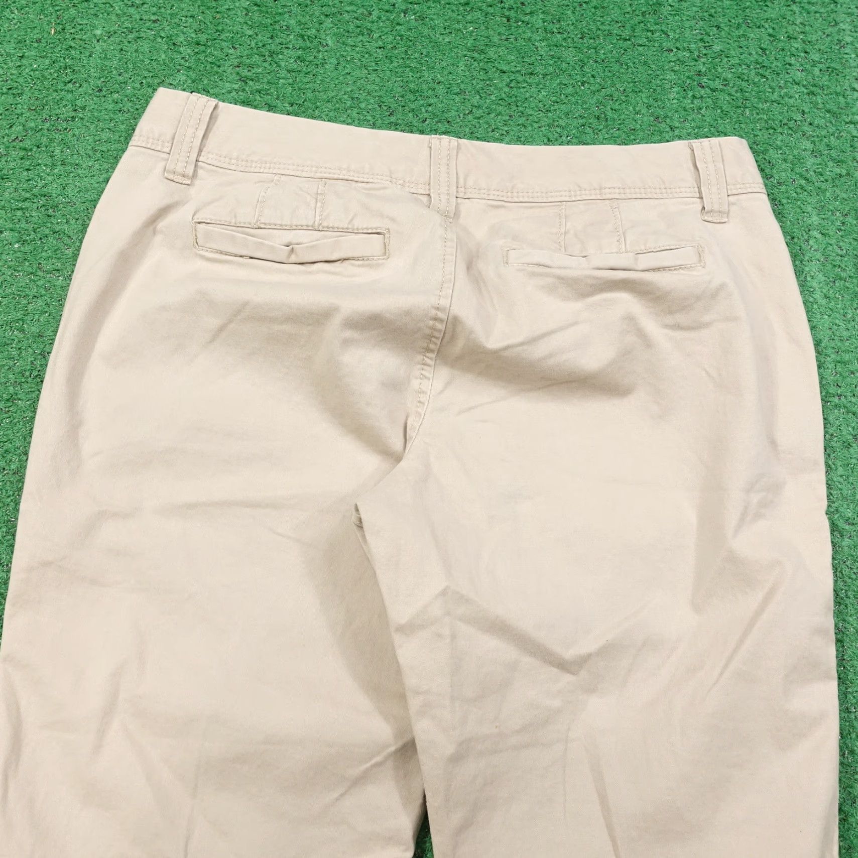Old Navy Vintage Old Navy Women's Khaki Beig Short Shorts Size 4 Regular Flat Front Casual{" "} Size 27" / US 4 / IT 40 - 5 Thumbnail