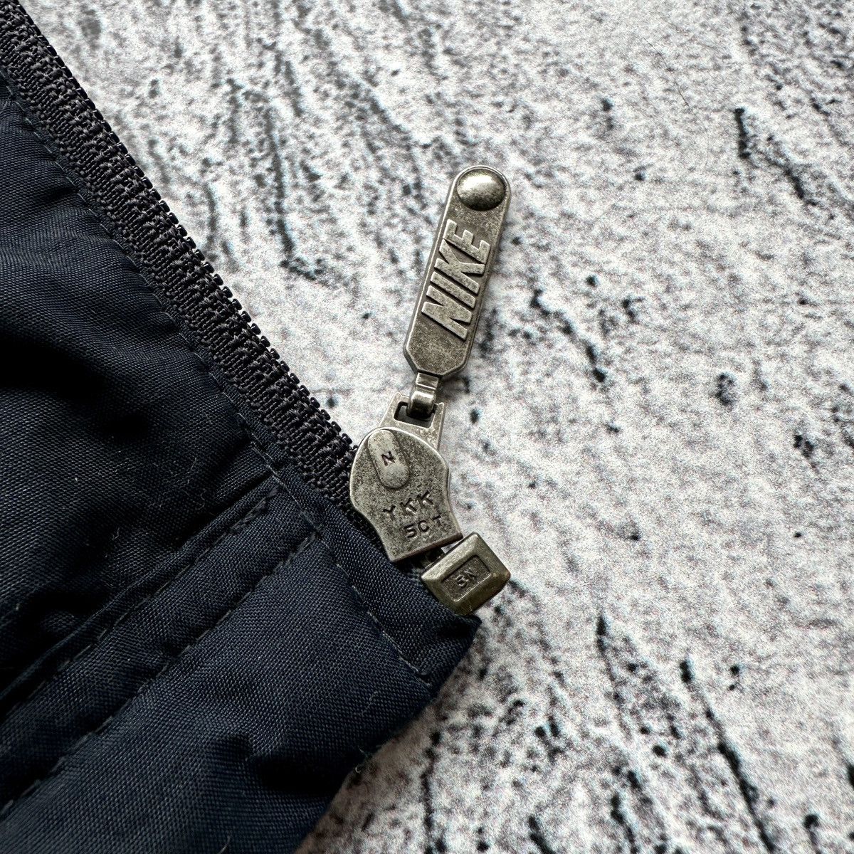 Nike Vintage Men’s Nike Nylon Light Jacket Full Zip Dark Blue Size US M / EU 48-50 / 2 - 11 Thumbnail