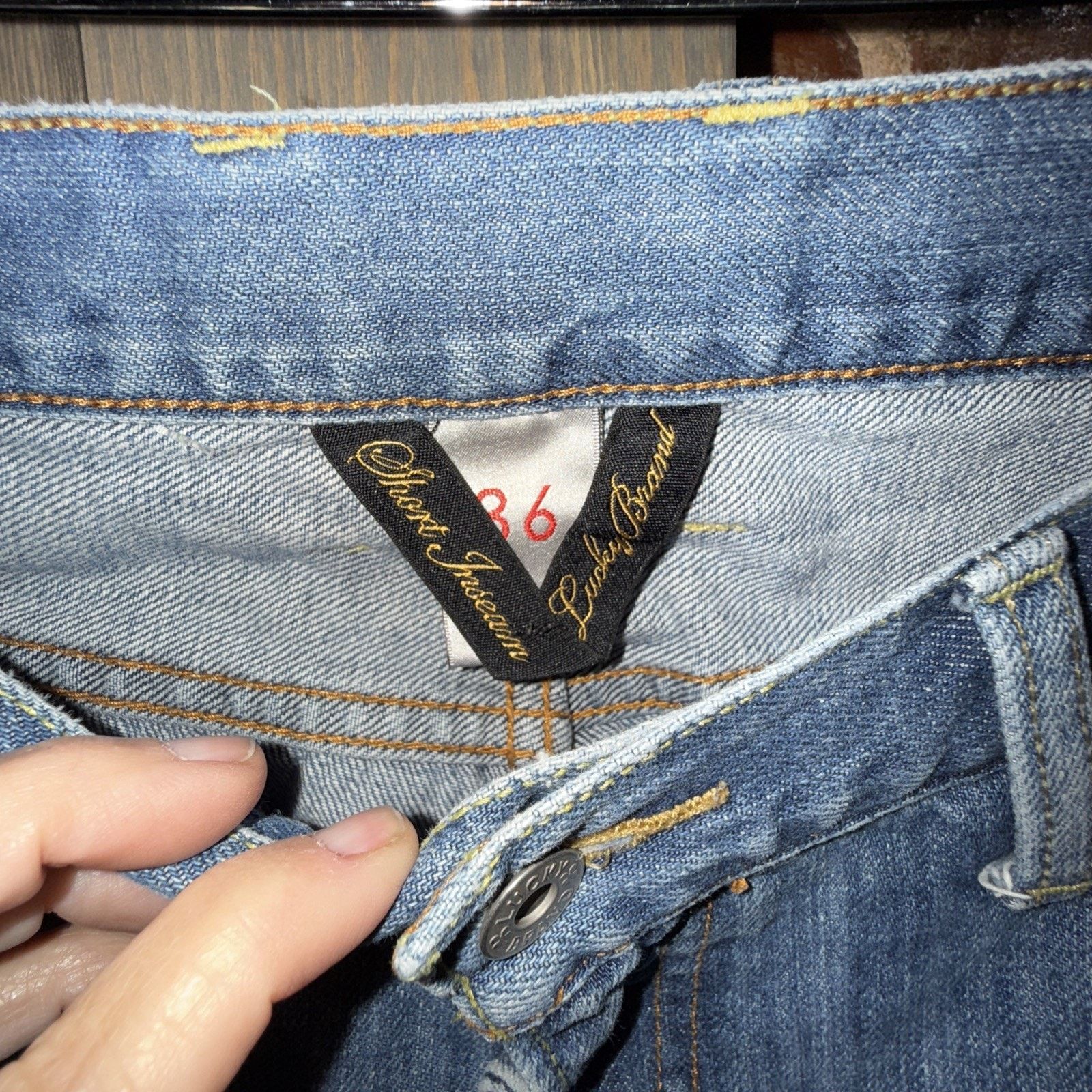 Lucky Brand Vintage Lucky Brand Jeans Size 36 x 31 Mid Wash 100% Cotton Size US 36 / EU 52 - 2 Thumbnail