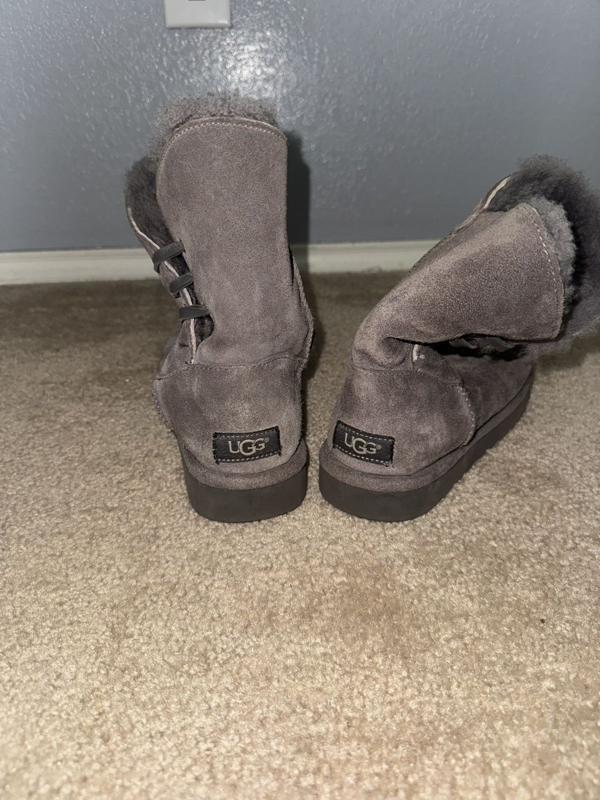 Ugg UGG Bailey Button Triplet II (short version) Size US 7 / IT 37 - 2 Thumbnail