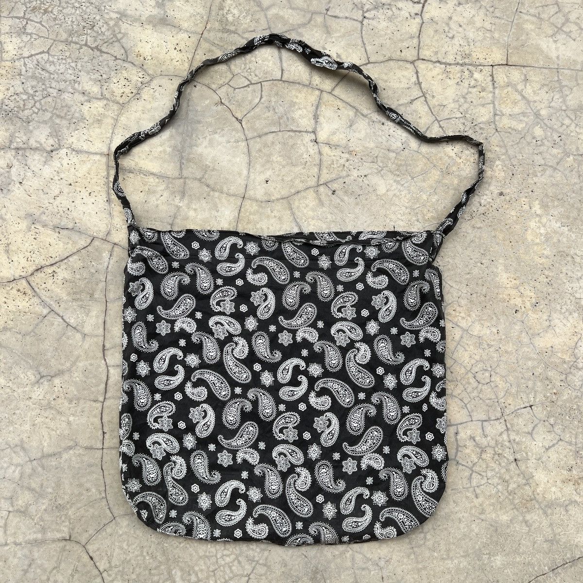 Japanese Brand × THE WORLD IS YOURS The World Is Yours Black