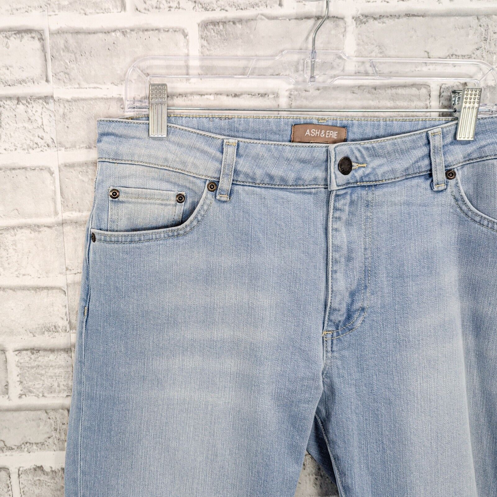 Designer ASH & ERIE Men's Midtown Denim Jeans in Light Wash blue Size US 33 - 7 Thumbnail